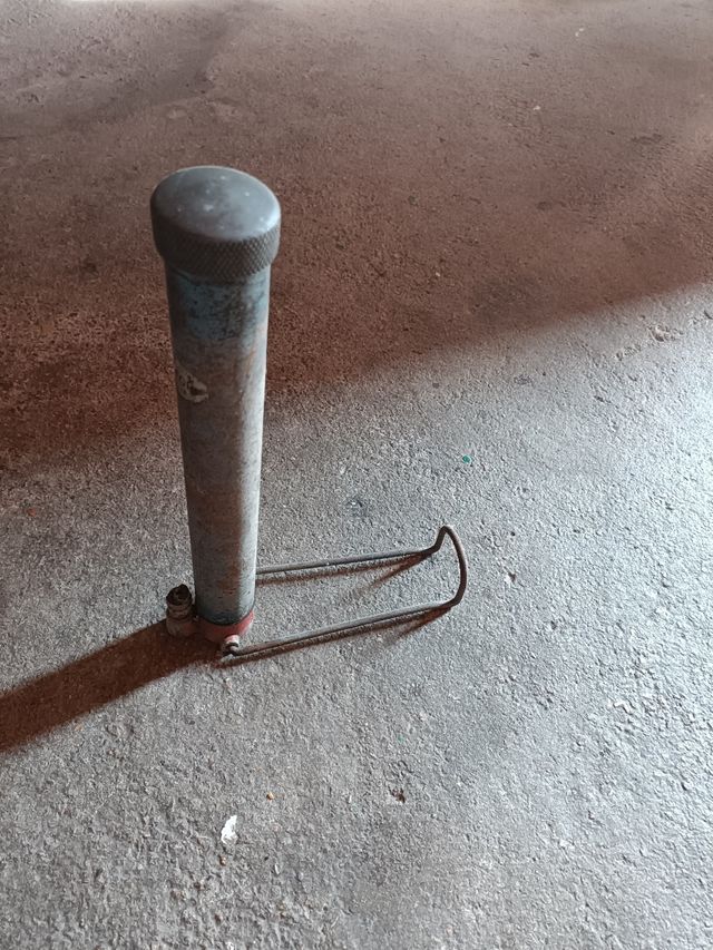 Inflador de pie antiguo