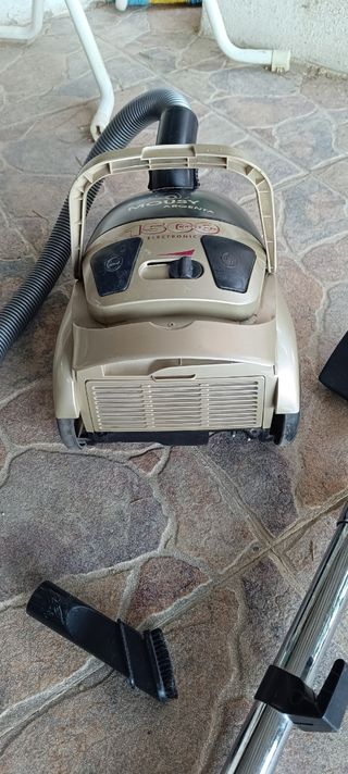 Aspiradora Ufesa Mousy Argenta 1500W
