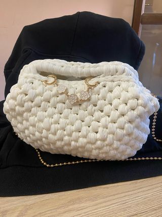 Borsa bianca in fettuccia di tulle