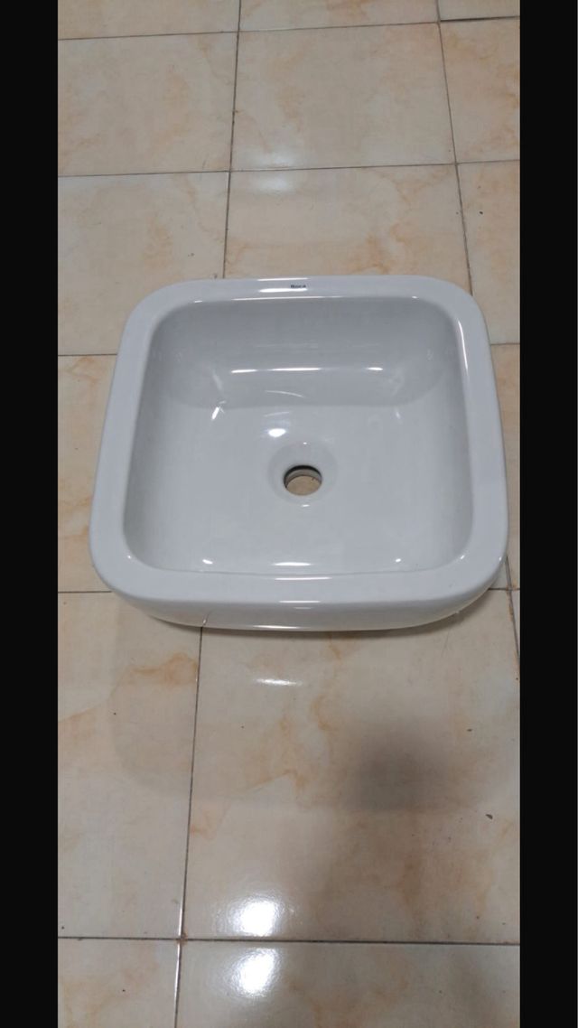 Lavabo sobre encimera blanco