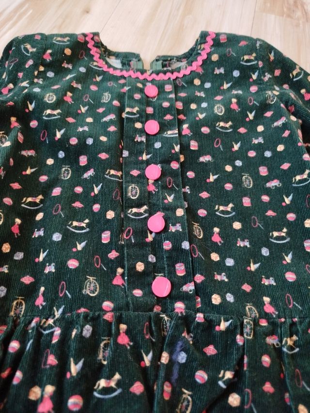 Vestido verde y leotardos fucsia T 4-5