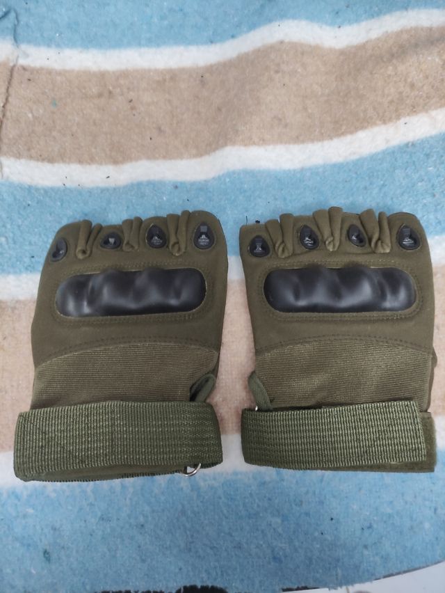 Guantes Tácticos Medio Dedo Verdes