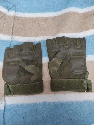 Guantes Tácticos Medio Dedo Verdes