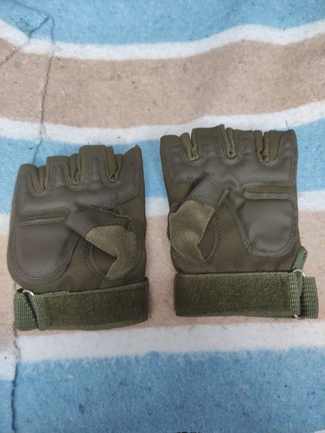 Guantes Tácticos Medio Dedo Verdes