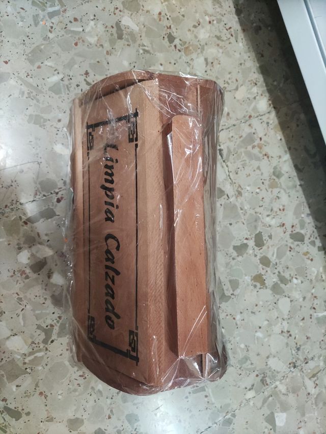 Limpiacalzado de madera