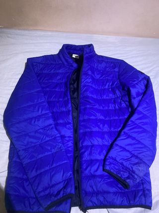 Chaqueta azul acolchada