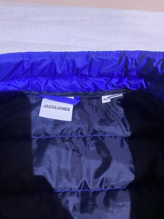 Chaqueta azul acolchada