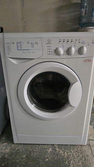 Lavadora y Lavavajillas Indesit