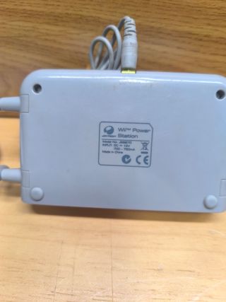 Lote Accesorios Wii: Volante, Mandos y Base