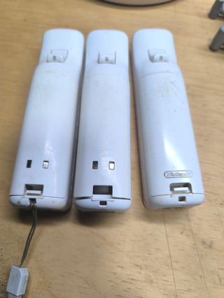 Lote Accesorios Wii: Volante, Mandos y Base
