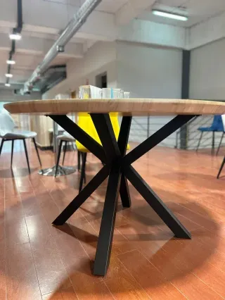 Mesa de comedor de madera con patas negra de 120cm