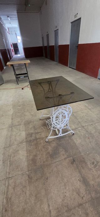 Mesa Singer Cristal oscuro