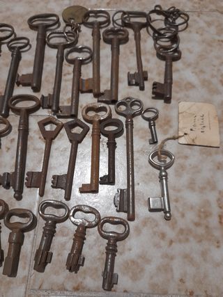 Lotto di chiavi antiche