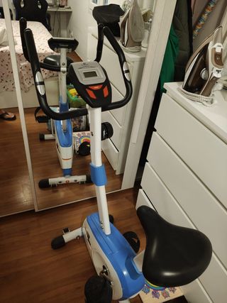 Bicicleta Estática Azul y Blanca