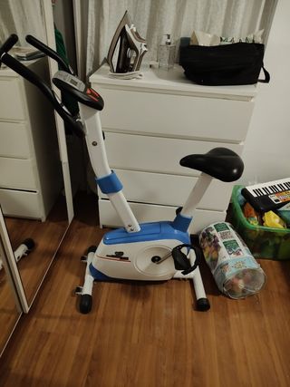 Bicicleta Estática Azul y Blanca