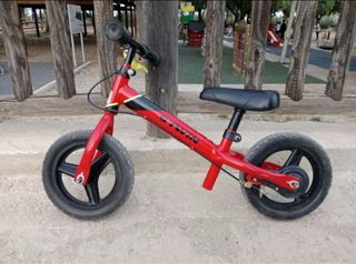 Bici de equilibrio roja