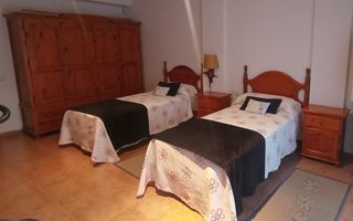 Cabezal de cama rústico de madera