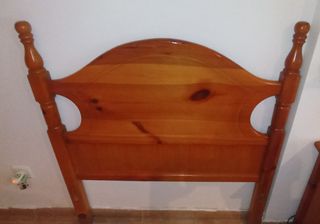 Cabezal de cama rústico de madera