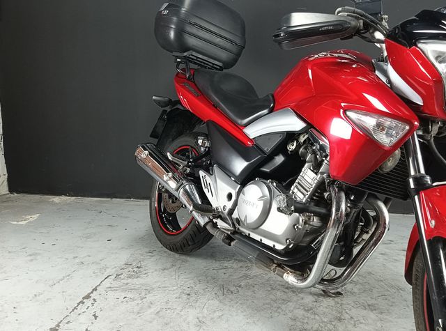 SUZUKI INAZUMA 250 Roja