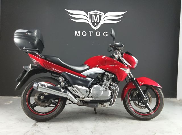 SUZUKI INAZUMA 250 Roja