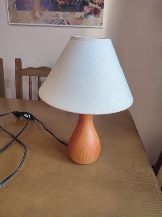 Lámpara de mesa madera y tela