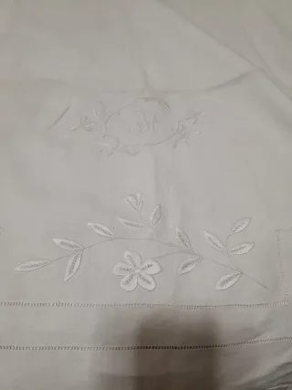 Sábana de hilo bordada a mano antigua