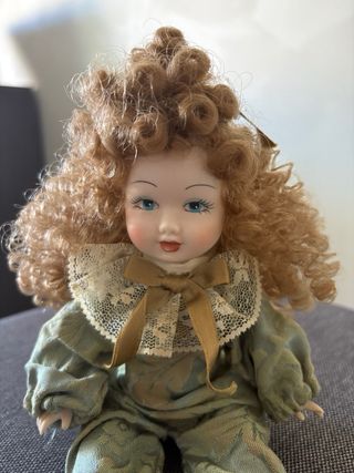 Bambola da collezione in ceramica