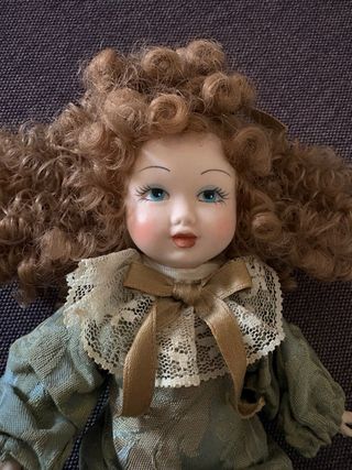 Bambola da collezione in ceramica