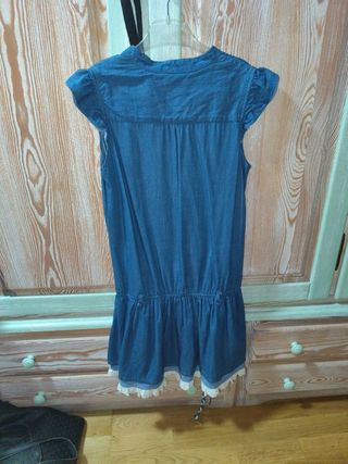 Vestido azul con encaje