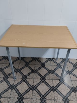 Mesa de escritorio de madera