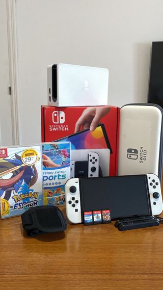 Nintendo Switch OLED + 3 giochi + custodia