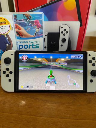 Nintendo Switch OLED + 3 giochi + custodia