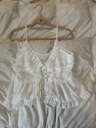 Blusa de tirantes con volantes