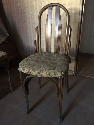 Silla de madera antigua