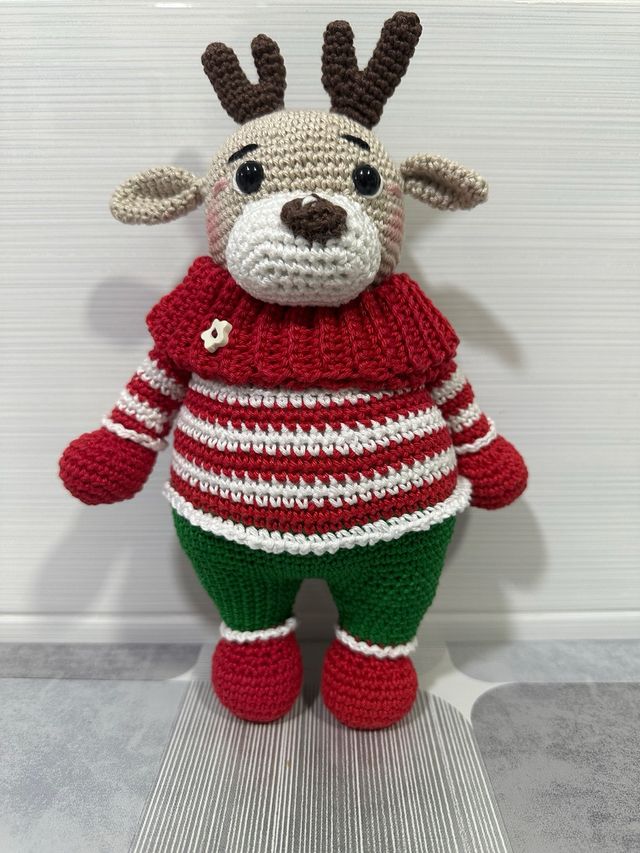 Bambola natalizia con renna Amigurumi