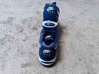 Zapatilla Nike Air Max Command negra con gris