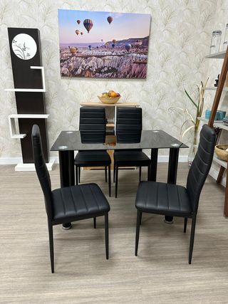 Mesa Moderna con 4 Sillas Oferta