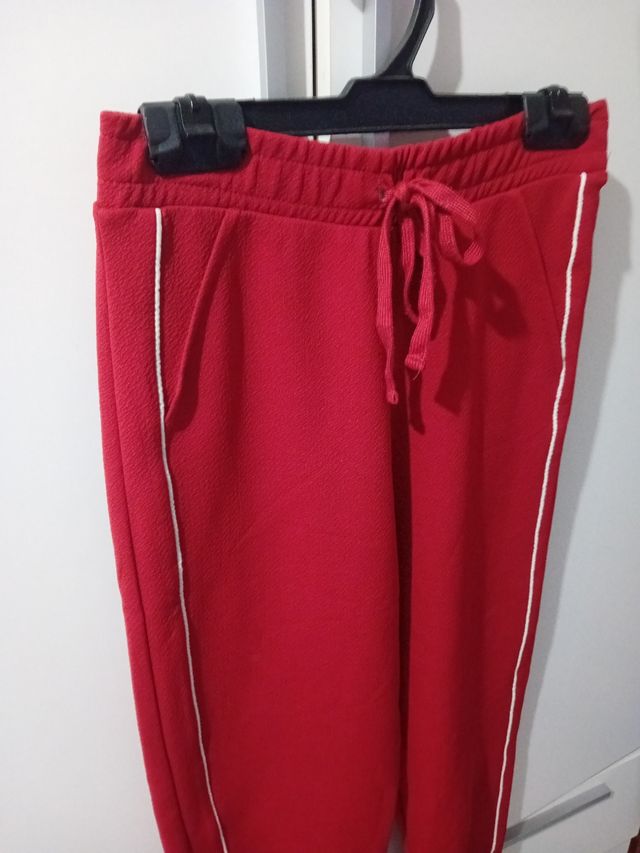 Pantalón deportivo Bershka rojo