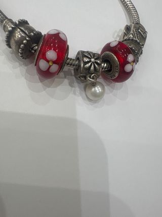 Pulsera Pandora Plata y Margaritas Rojas