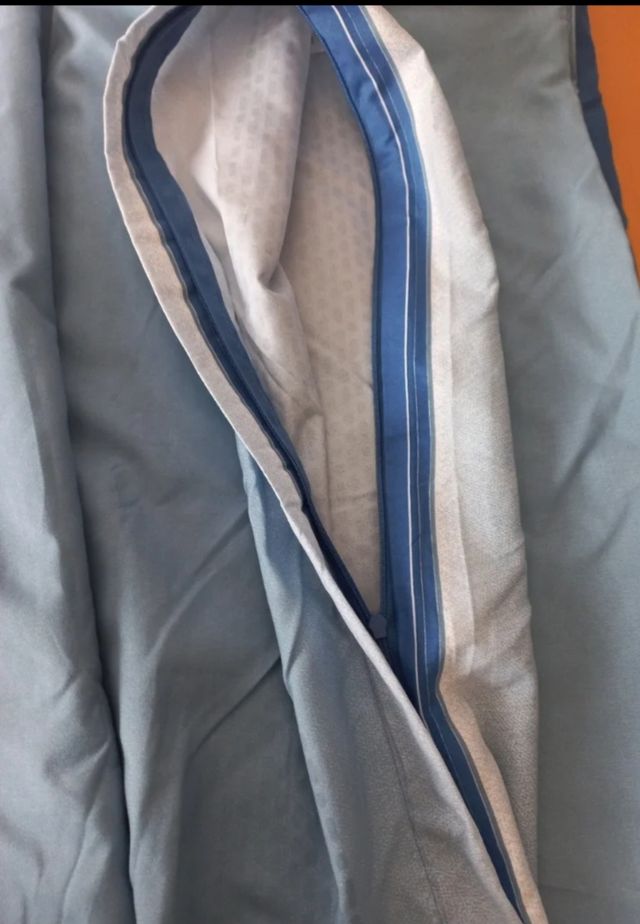 Funda nórdica azul y blanca sin usar