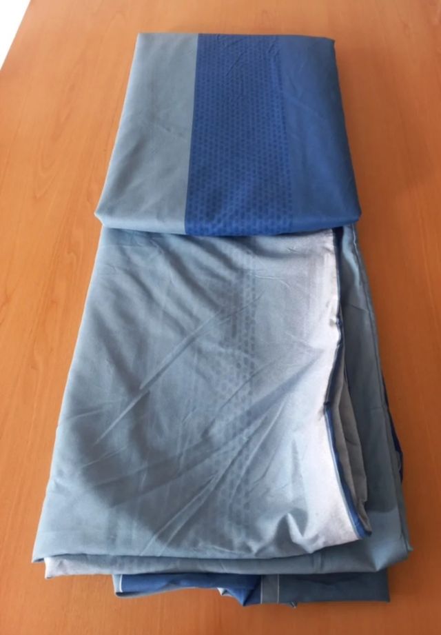 Funda nórdica azul y blanca sin usar