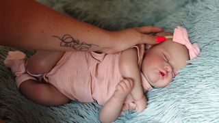 Muñeca Reborn Bebé Durmiendo realista . 