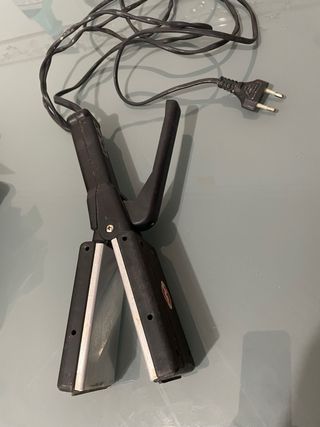 Plancha de pelo FM negra