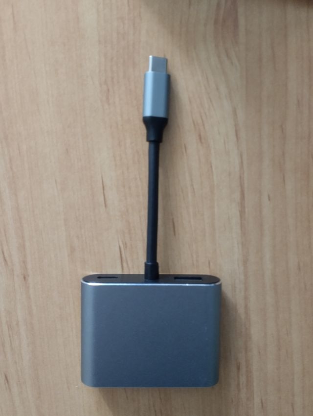 Hub 4 en 1 USB-C VGA HDMI USB 3.0