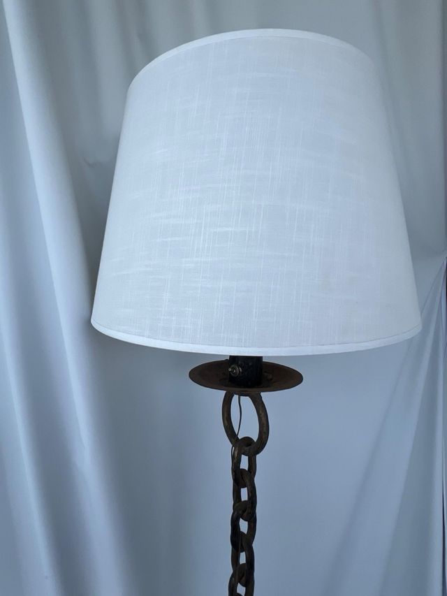 Lámpara de pie forja