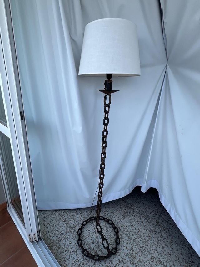 Lámpara de pie forja