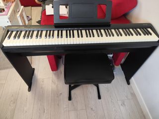 Piano Roland FP-10 con mueble