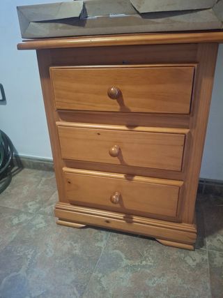 Mesita de noche de madera maciza