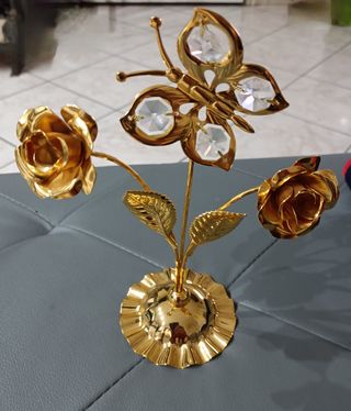 Centrotavola in metallo fiori rose e farfalla
