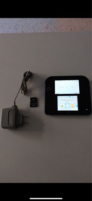 Nintendo 2DS + Cargador + Tarjeta SD